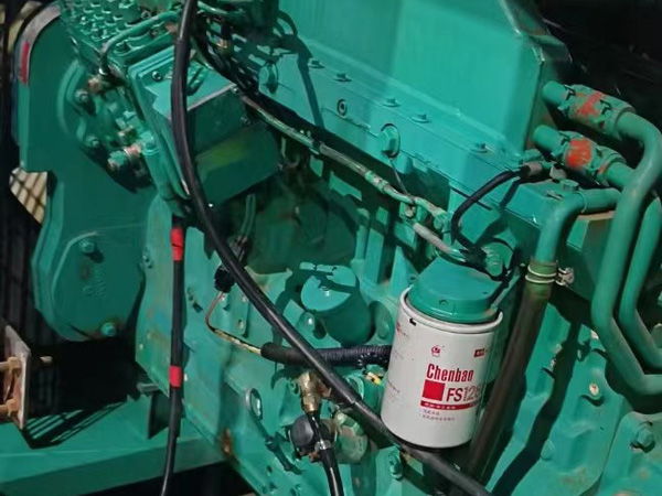 白云如何确定新的发电机组控制系统是否与原系统兼容？